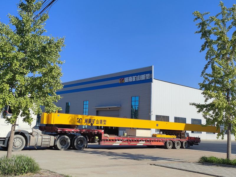 株洲某工程服務(wù)公司，選用我公司歐式雙梁起重機(jī)