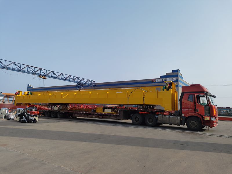通用橋式起重機  QD32/5t—25.5m  制作完成，發(fā)往河南洛陽交付客戶使用