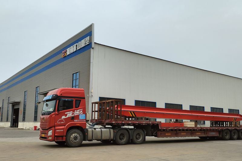 電動(dòng)單梁起重機(jī)3臺(tái) LD5t—16.8m LD3t—16.5m /2臺(tái) 制作完成，發(fā)往江西南昌交付客戶使用。